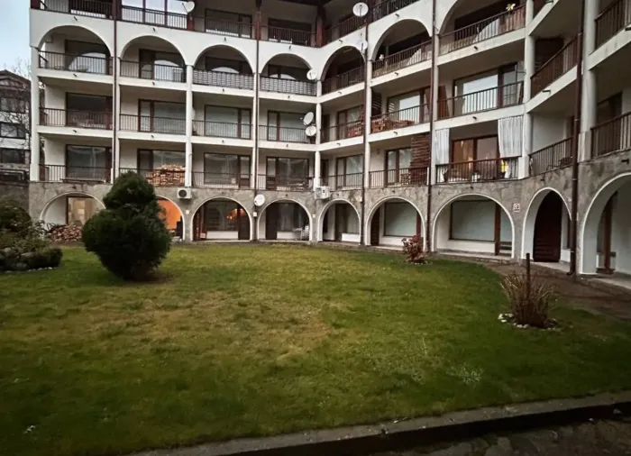 Трехкомнатная квартира 105 м² с двором и низкой таксой, комплекс Манастира, Банско