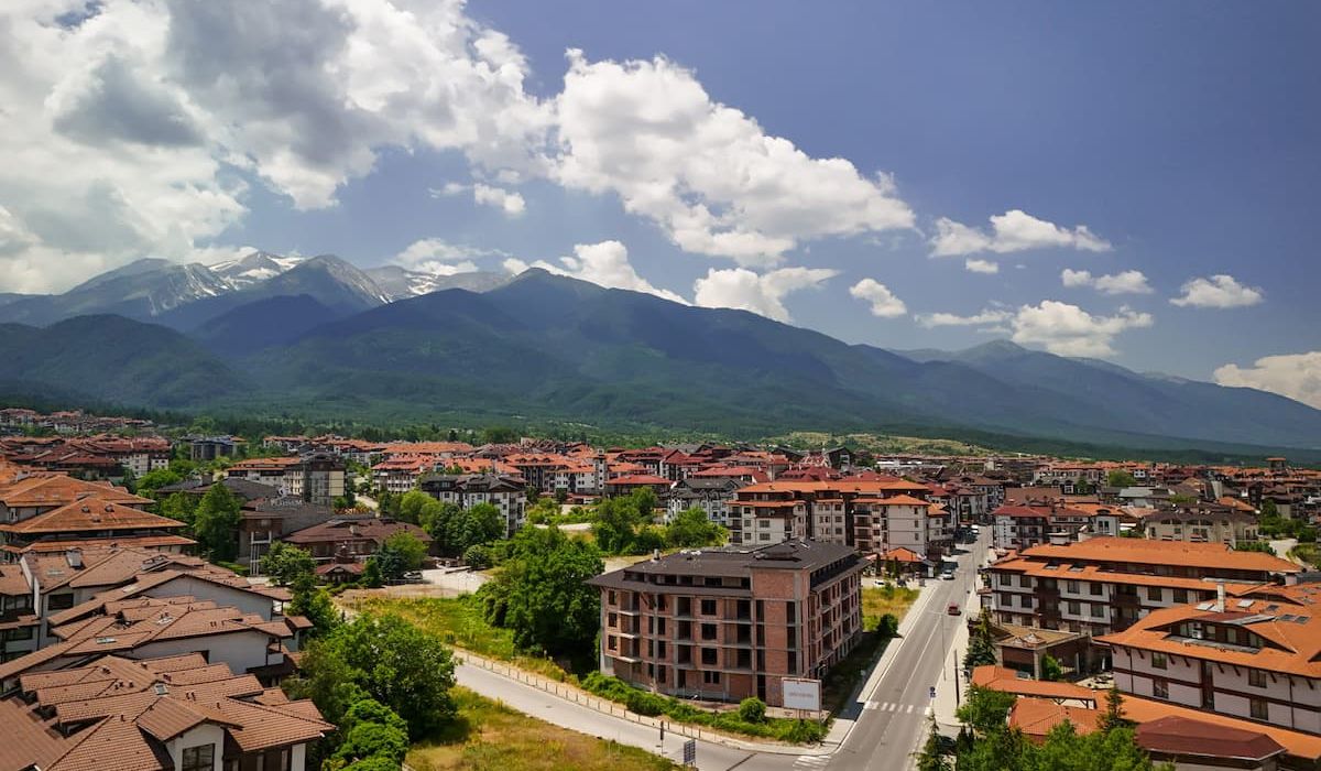 Alpine Residence Банско Болгария - Апартаменты у подъёмника с бассейном