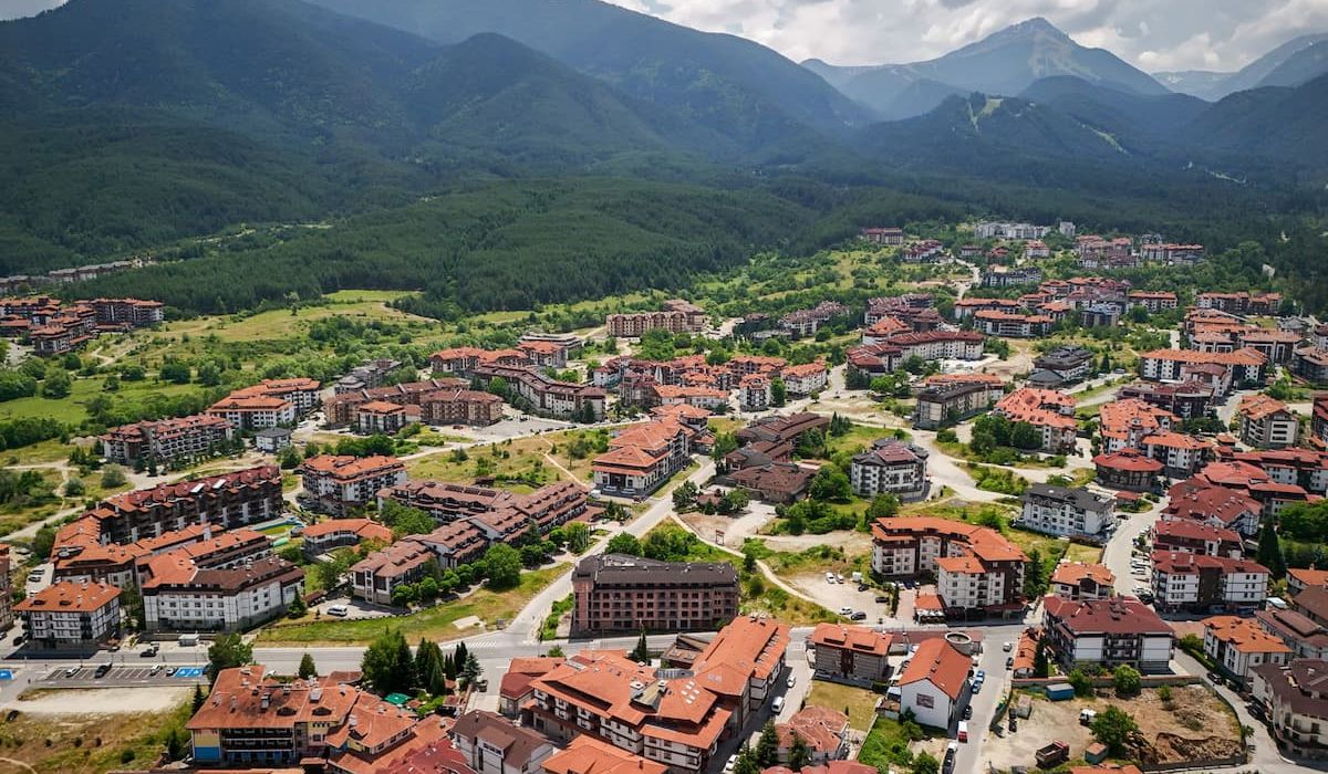 Alpine Residence Банско Болгария - Апартаменты у подъёмника с бассейном